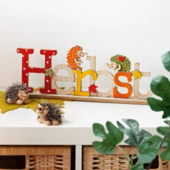 Igel - Aus Terrakotta - Ca. 7,5 X 6 X 6 Cm - 1 Stück -Saisonale Dekorationen 218919 4016096381783 mica living schriftzug herbst 178124 4016096242374 igel web 1